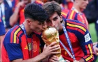spain-s-ferran-torres-and-pedri-celebrate-with-the-world-cup-trophy-19-july-202616.webp