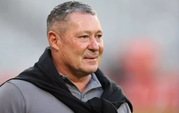 Stellenbosch FC coach Steve Barker during the Betway Premiership match between Stellenbosch FC and Mamelodi Sundowns at DHL Stadium on December 18, 2024 in Cape Town, South Africa.