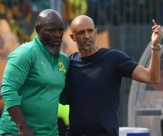 PRETORIA, SOUTH AFRICA - MARCH 01: Steve Komphela and Mamelodi Sundowns coach Miguel Cardoso during the Betway Premiership match between Mamelodi Sundowns and Kaizer Chiefs at Lucas Masterpie
