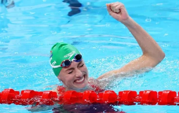 Tatjana Smith of Team South Africa celebrates after winning gold in the Women’s 100m Breaststroke Final on day three of the Olympic Games Paris 2024 at Paris La Defense Arena on July 29, 2024