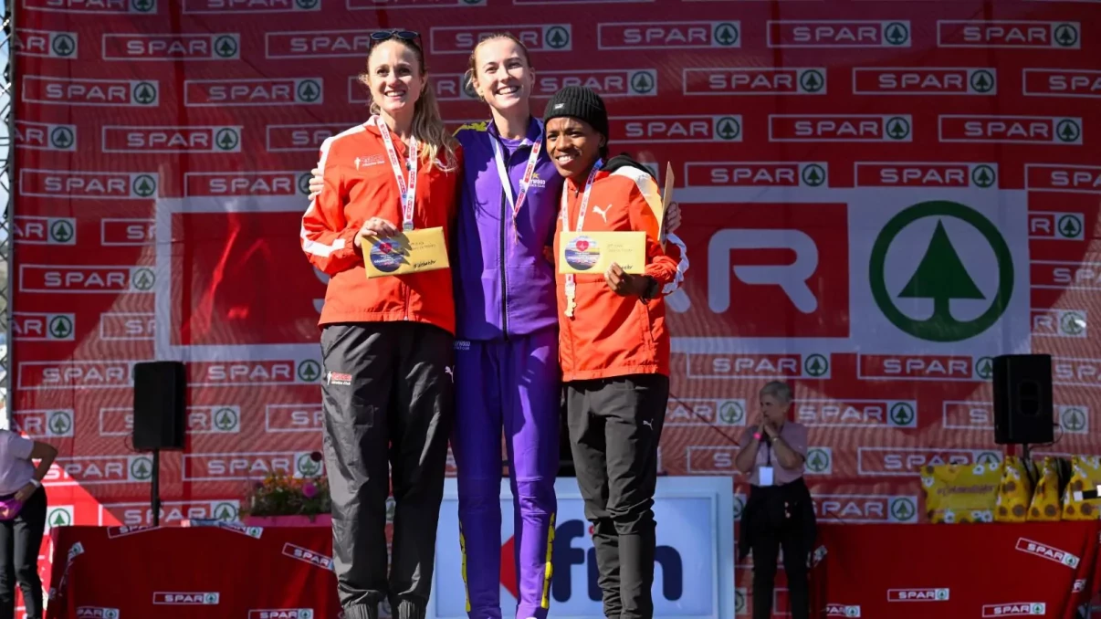 Tayla Kavanagh stuns Glenrose Xaba to claim maiden Spar 10km crown Tayla Kavanagh stuns Glenrose Xaba to claim maiden Spar 10km crown