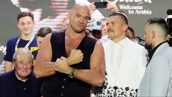 Tyson Fury promises spectacle and victory for fans in historic Usyk showdown