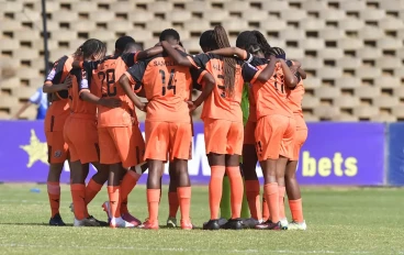 UJ Ladies huddle up