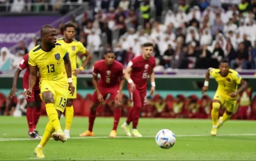 Enner Valencia scores penalty for Ecuador vs Qatar