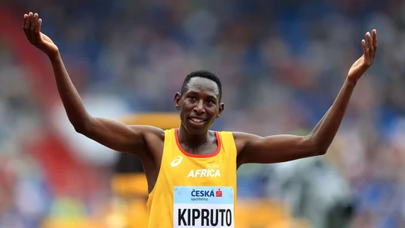 Kenyans Victor Kipruto and Veronica Leleo dominate 10km race