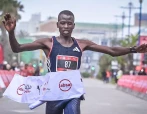 Kenyna athlete Vincent Langat dashed across the Finish Line in an impressive 28 minutes and 01 seconds, securing the male title with the R30 000 prize money in his first race in South Africa.
