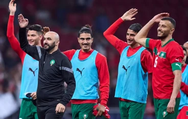 Head Coach Walid Regragui and players of Morocco waves to the fans after the international friendly game between Morocco and Peru at Civitas Metropolitan Stadium on March 28, 2023 in Madrid,