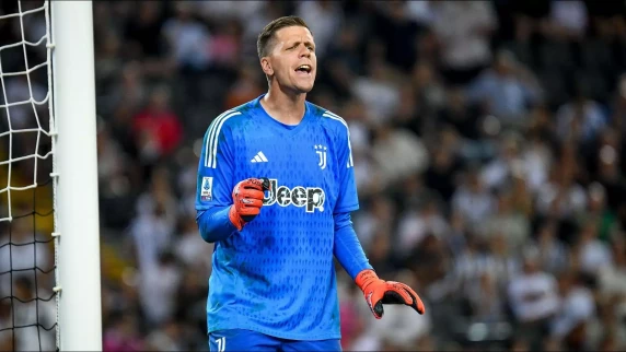 Wojciech Szczesny lands in Barcelona following Marc-Andre ter Stegen injury